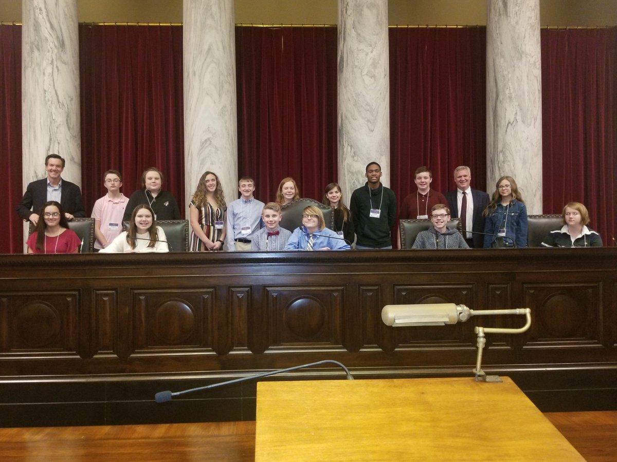 PutnamWVSchools's tweet photo. Putnam County Middle School students began their three days of participation at Youth &amp; Government at the WV State Capitol today! All four Putnam County Middle Schools were represented! #PutnamProud #PutnamWV #LoveMyWVSchools https://t.co/h6sWVkMmfT