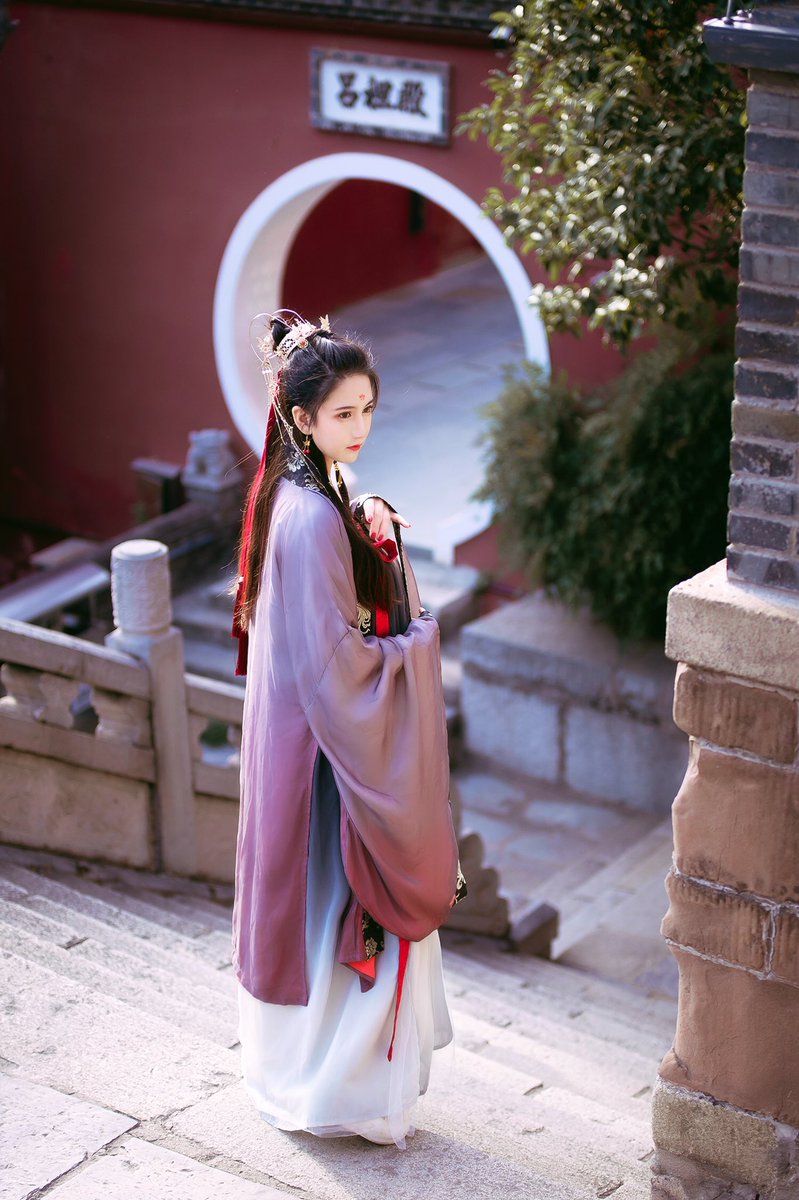scented_tea_'s tweet photo. 这番好戏开腔
　　管他几人听到曲终 
　　若相遇妄��吉凶
　　敢担重逢是否太英勇 https://t.co/jhg0zICoSs