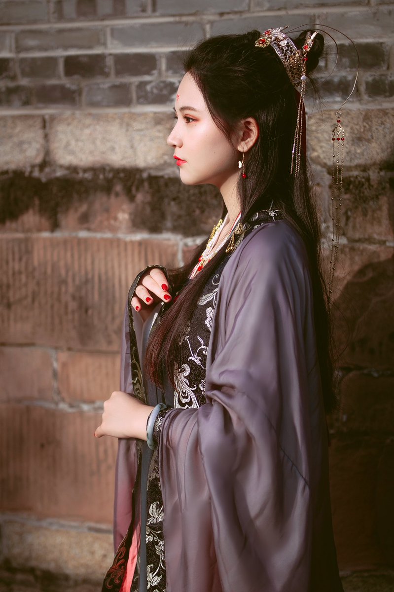 scented_tea_'s tweet photo. 这番好戏开腔
　　管他几人听到曲终 
　　若相遇妄��吉凶
　　敢担重逢是否太英勇 https://t.co/jhg0zICoSs