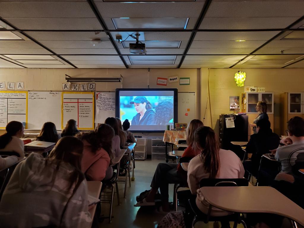 KcSavid's tweet photo. Enjoyed my time at @beardenmiddle with @james_bms leading her kids through "Mindfulness Monday" activities to support group work and stress relief. https://t.co/4wQTlNG5Y3