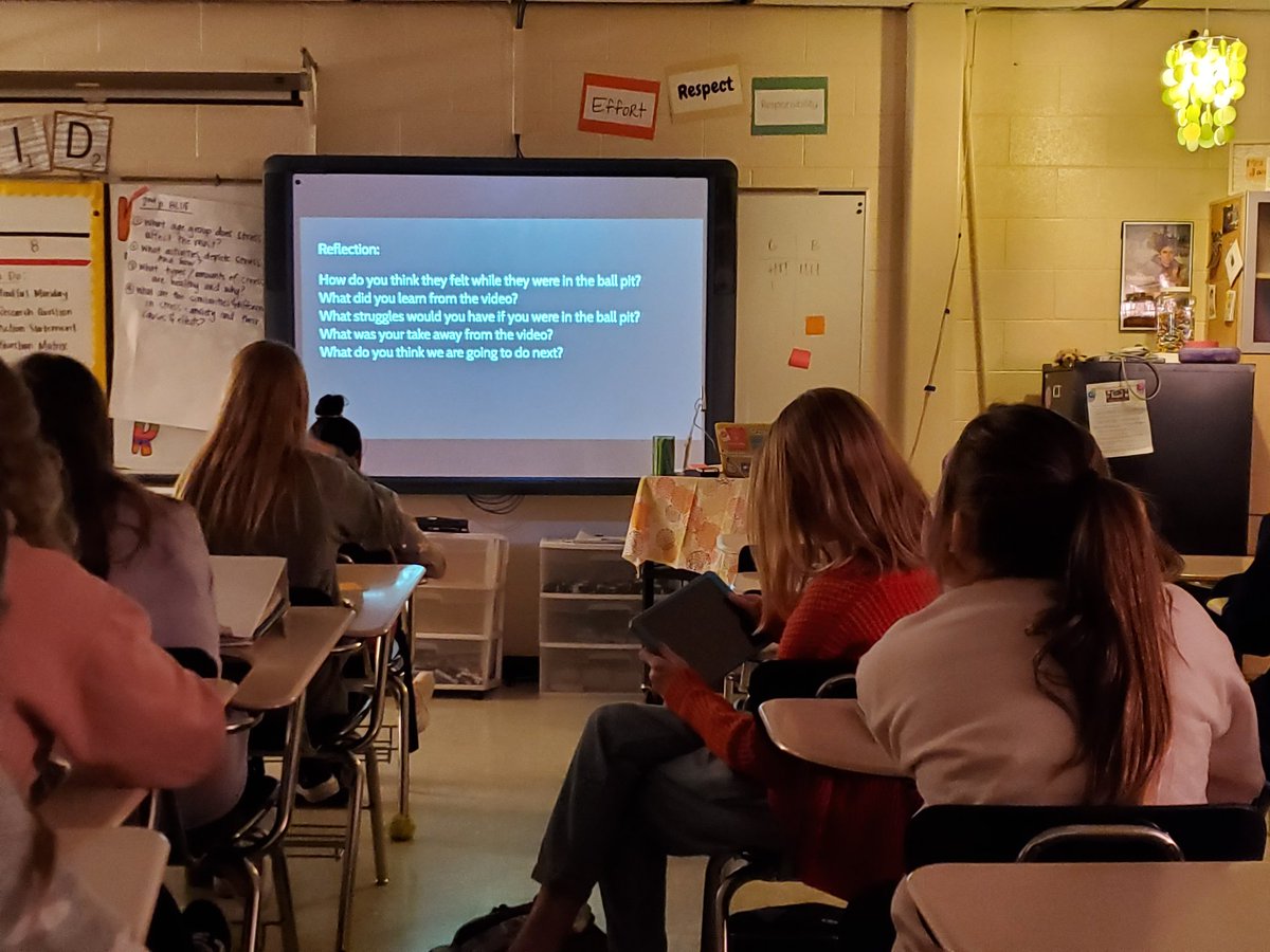 KcSavid's tweet photo. Enjoyed my time at @beardenmiddle with @james_bms leading her kids through "Mindfulness Monday" activities to support group work and stress relief. https://t.co/4wQTlNG5Y3