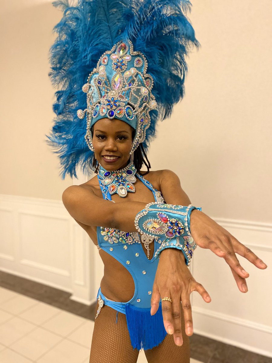 AfroLatinoDance's tweet photo. Pretty in blue! One of our dancers @nadso_dancer beautifully showcasing one of our new samba costumes. AfroLatino is always seeking growth, renewal and innovation 🤓.
#danceshows #sambashows #sambadancers #sambanopé #sambagirls #torontosamba #afrolatinodancecompany https://t.co/QNZSgQGtQI