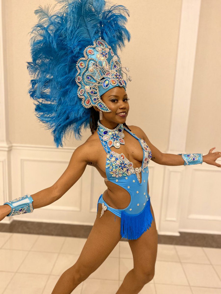 AfroLatinoDance's tweet photo. Pretty in blue! One of our dancers @nadso_dancer beautifully showcasing one of our new samba costumes. AfroLatino is always seeking growth, renewal and innovation 🤓.
#danceshows #sambashows #sambadancers #sambanopé #sambagirls #torontosamba #afrolatinodancecompany https://t.co/QNZSgQGtQI
