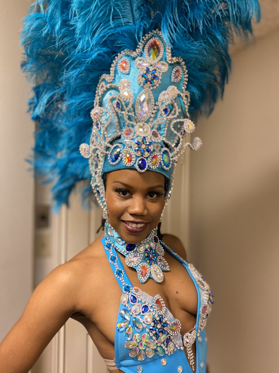 AfroLatinoDance's tweet photo. Pretty in blue! One of our dancers @nadso_dancer beautifully showcasing one of our new samba costumes. AfroLatino is always seeking growth, renewal and innovation 🤓.
#danceshows #sambashows #sambadancers #sambanopé #sambagirls #torontosamba #afrolatinodancecompany https://t.co/QNZSgQGtQI