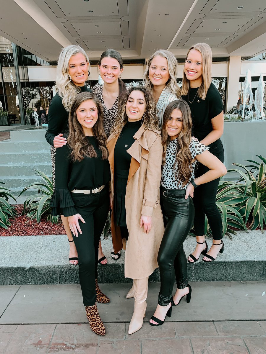This weekend we sent our executive board to Los Angeles California for a leadership conference. We met so many amazing sisters from chapters all over the country, and we learned how to be the best leaders we can be. Thank you so much @AlphaPhiIntl for an amazing weekend!✈️