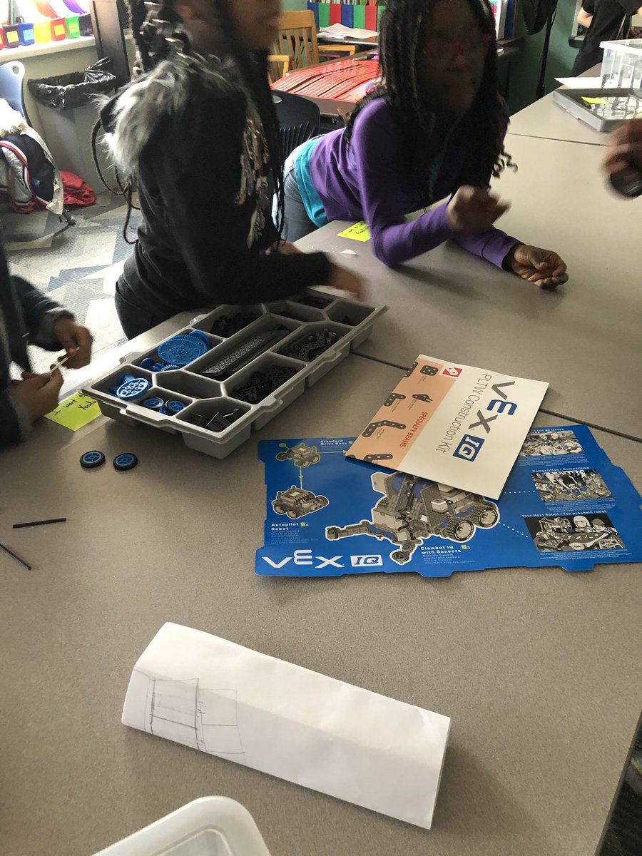 e_barchers's tweet photo. 4th grade learning about potential and kinetic energy. PLTW @HMC1Proud @sgraff_IC @latanya_frankli @HMC1MeYouUs #HMC1STEAM https://t.co/kXz8g6VoFN