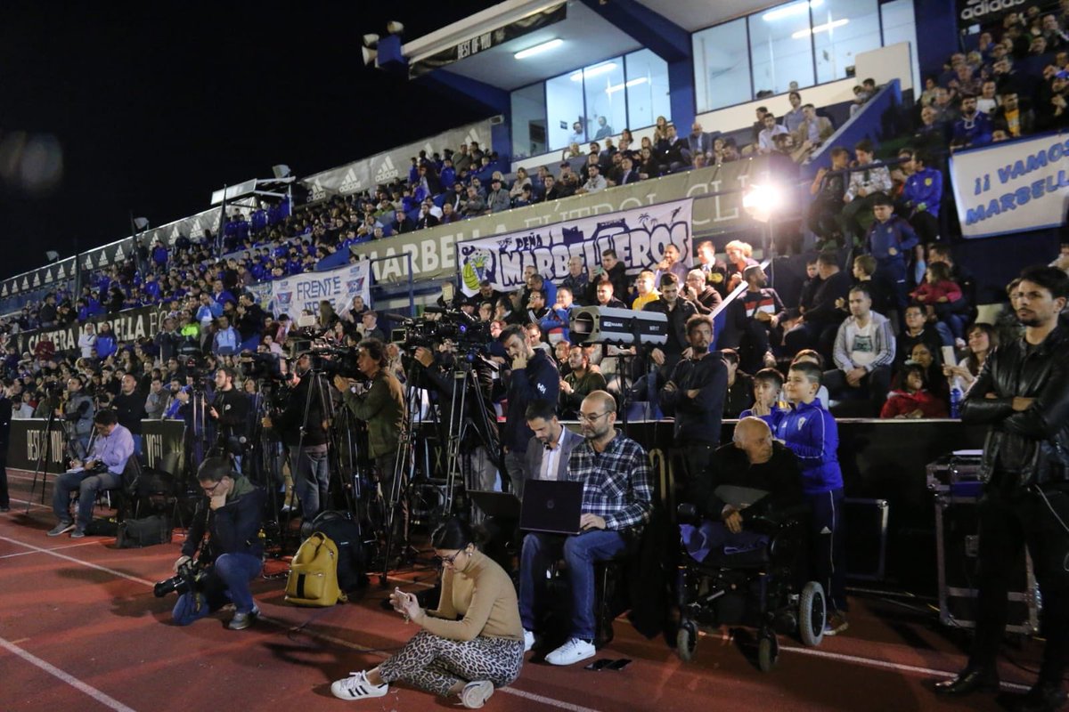 JuanjoEstepona's tweet photo. Granero: “siento tanta responsabilidad como fiché por el @realmadrid” El #Marbella FC ha realizado este lunes la presentación oficial de su último fichaje, @eGranero11, con un acto espectacular y un millar de aficionados en el estadio
https://t.co/3pYVtGk7Me @lagranjugadacsr https://t.co/rjYZ0UQn3f