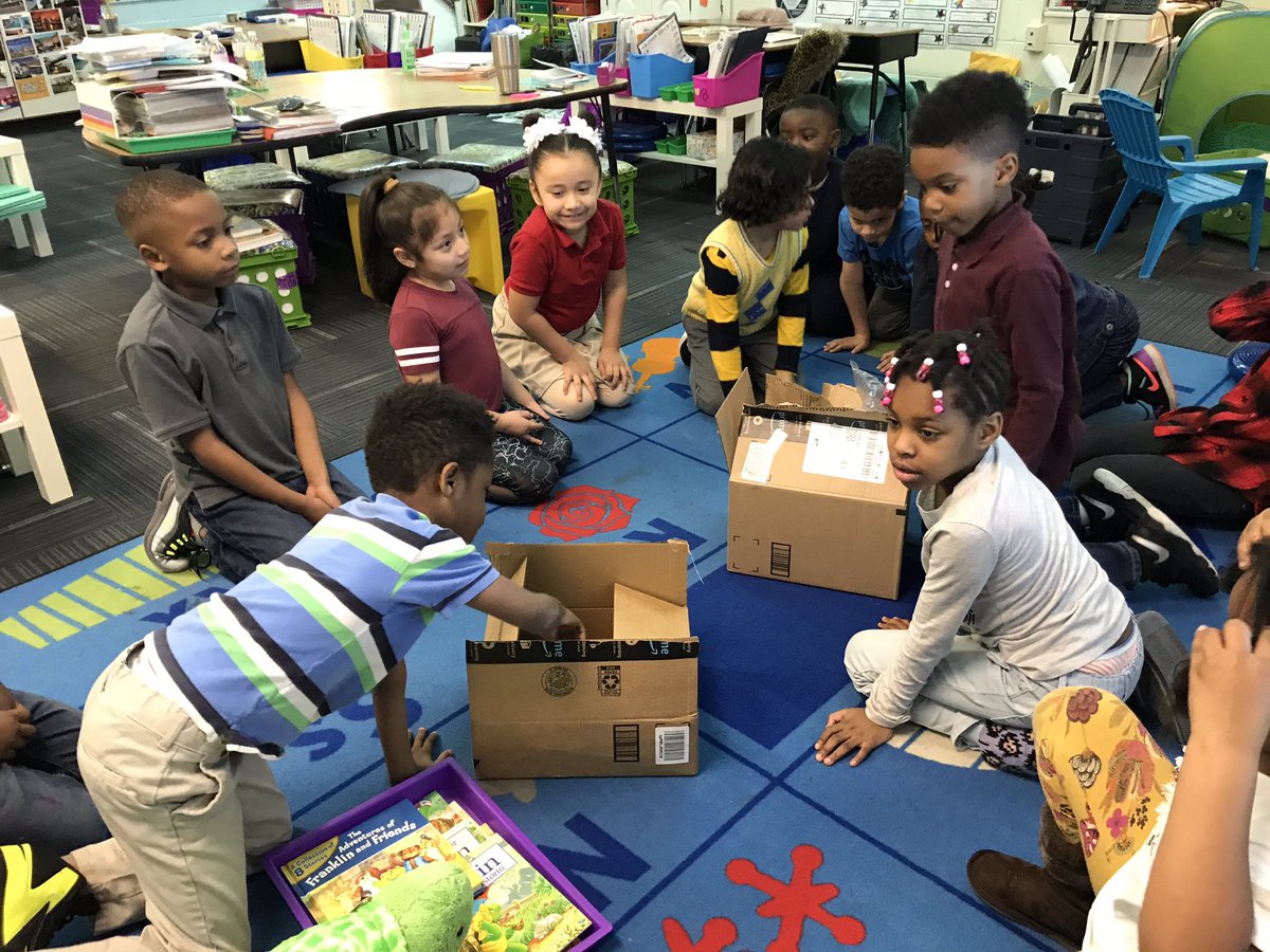 MsBoonesBabes's tweet image. Our @DonorsChoose project was fully funded! We got #Franklin books for our new class pet #FranklinTheTurtle ! We can’t wait to read to him! #MsBoonesBabes @InspireReaders @PaulaChina1 @RichlandTwo @TammerRoberts @WillieAP34