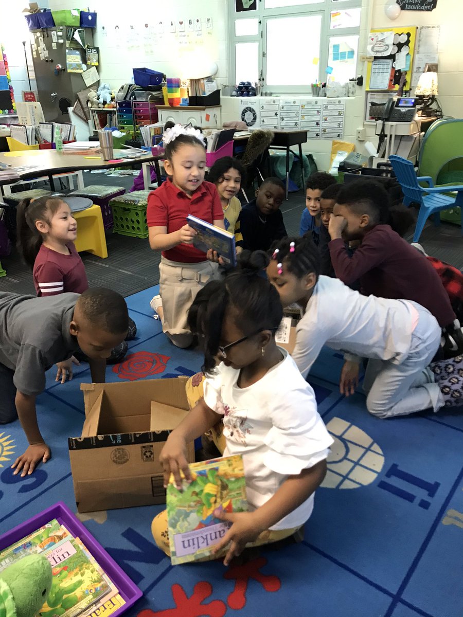 MsBoonesBabes's tweet image. Our @DonorsChoose project was fully funded! We got #Franklin books for our new class pet #FranklinTheTurtle ! We can’t wait to read to him! #MsBoonesBabes @InspireReaders @PaulaChina1 @RichlandTwo @TammerRoberts @WillieAP34