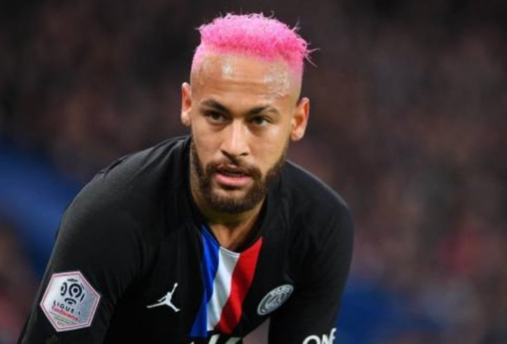 ThomasDoridam's tweet photo. PSG : Forfait pour l'anniversaire de sa sœur, Neymar se voit contraint de participer au match retour de Ligue des Champions contre Dortmund #BVBPSG #PSGBVB #FCNPSG https://t.co/cvxQaBfFmn