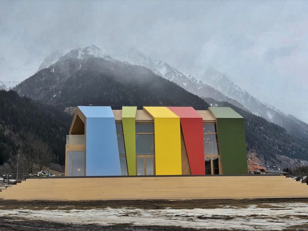 suedtirol_info's tweet image. 😍 Building a home... the Südtirol Home! 💖
Stay tuned to learn more about this special project for the IBU #Biathlon World Championship 2020 in Antholz / Anterselva!
#SüdtirolHome #Suedtirol #antholz2020
@biathlonantholz @IBU_WC @biathlonworld Rubner Haus noa*