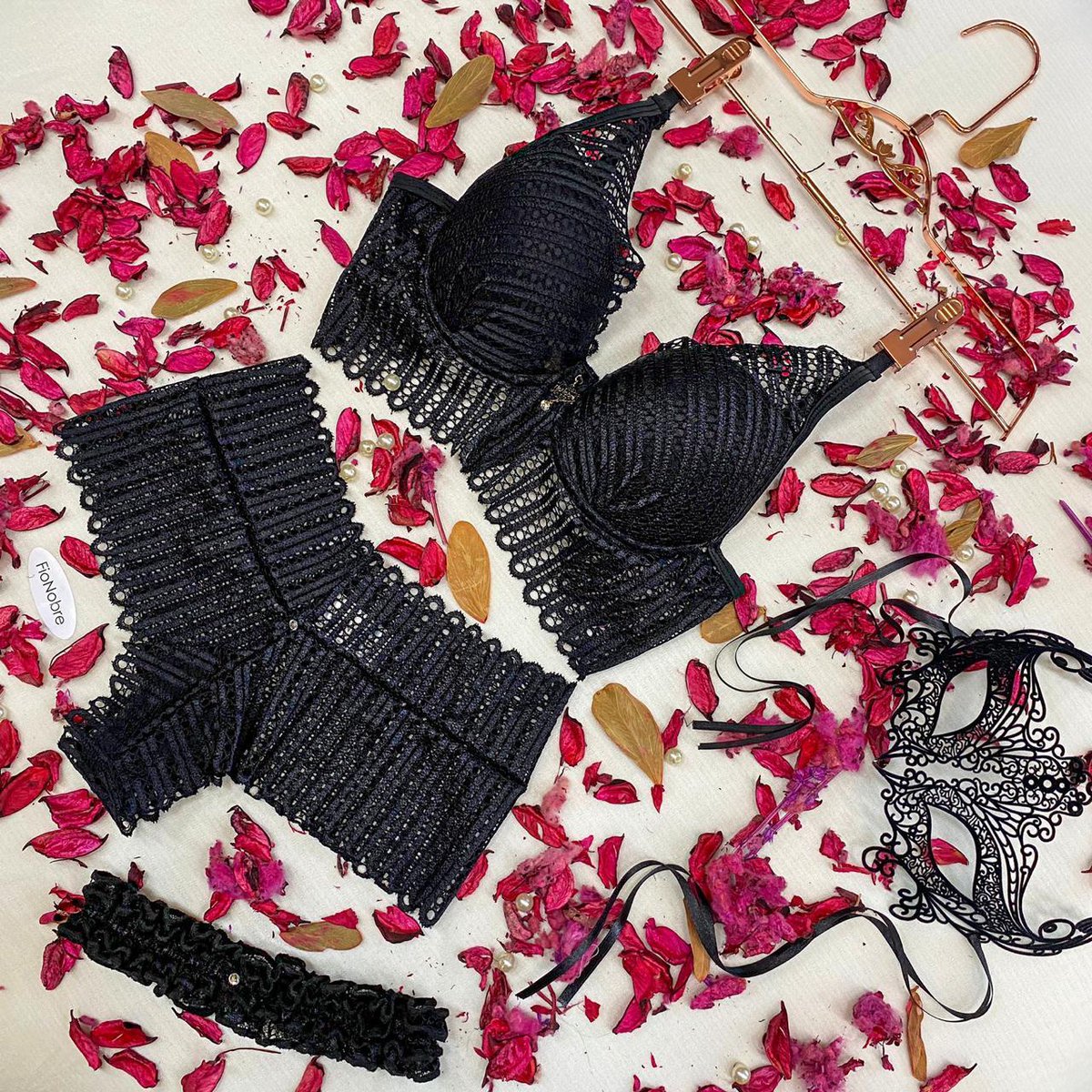Como andam os preparativos para o #Carnaval? 🎊 🎭
Aproveite e separe aquela lingerie de lacrar!