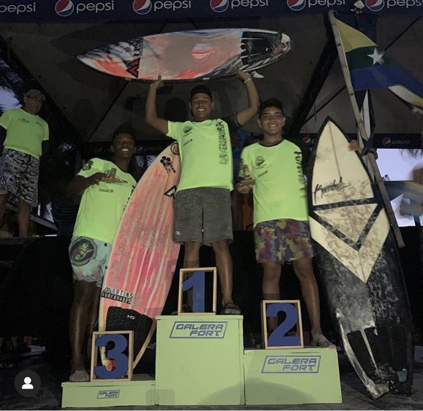 bomberitosurf's tweet photo. Mi hijo Kalani @kalani_surf12 Campeón del Sub 18 en la I válida nacional de surf 🏄‍♂️en playa parguito Nva Esparta https://t.co/NzCxMupsWN