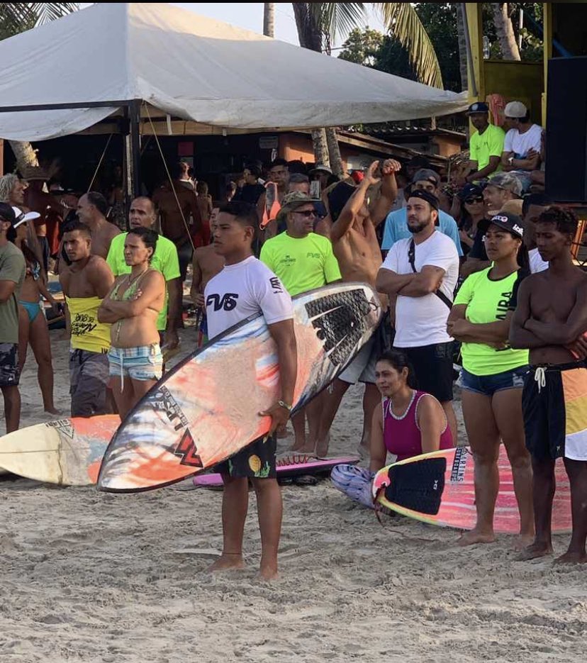 bomberitosurf's tweet photo. Mi hijo Kalani @kalani_surf12 Campeón del Sub 18 en la I válida nacional de surf 🏄‍♂️en playa parguito Nva Esparta https://t.co/NzCxMupsWN