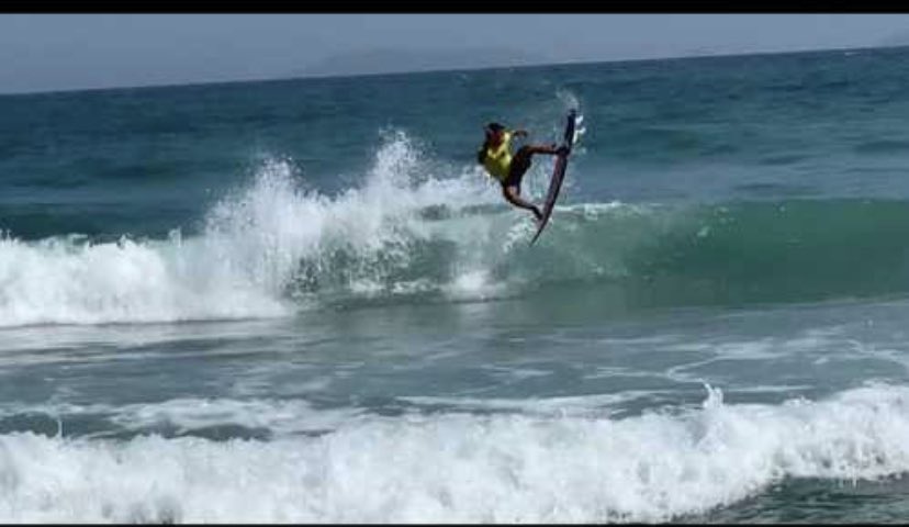bomberitosurf's tweet photo. Mi hijo Kalani @kalani_surf12 Campeón del Sub 18 en la I válida nacional de surf 🏄‍♂️en playa parguito Nva Esparta https://t.co/NzCxMupsWN