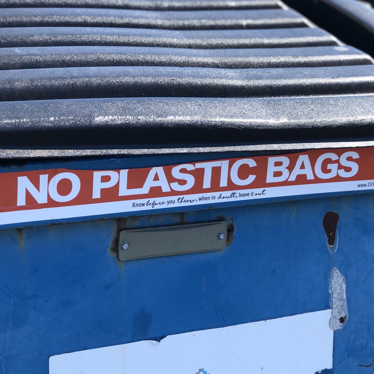 wildplasticorg's tweet photo. Over 1 Million single-use #plastic bags are used every minute for an average of 12 minutes every day. Only 1% are properly #recycled. We can #change that! #wildplasticorg #mysolutiontooceanpollution #saveourseas #zerowaste #oneless #ecofriendly #eco #environment #sustainable https://t.co/x7Ary6b3HM