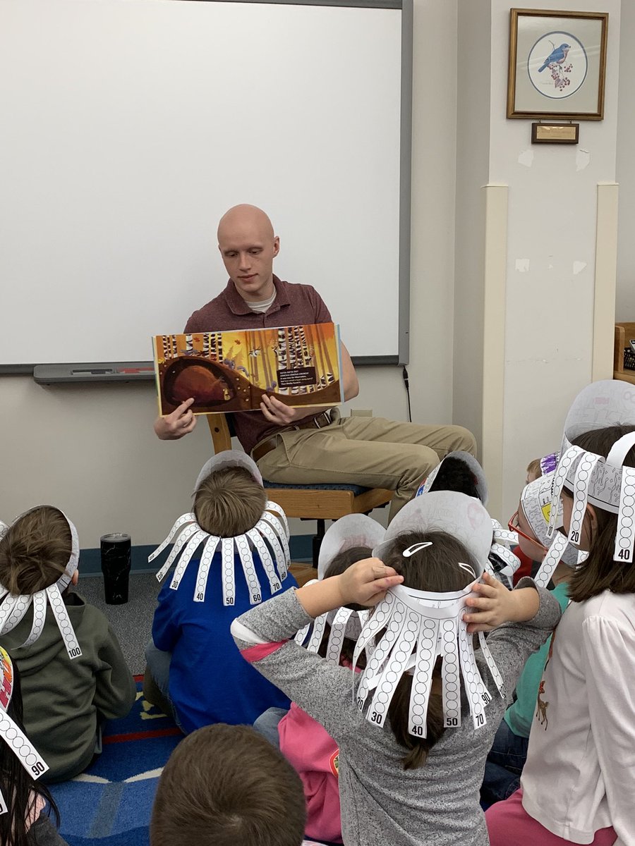 MrsDsClassroom's tweet photo. How can a bear sleep here?  With Mr. Morgan. https://t.co/FegVRGSzP7