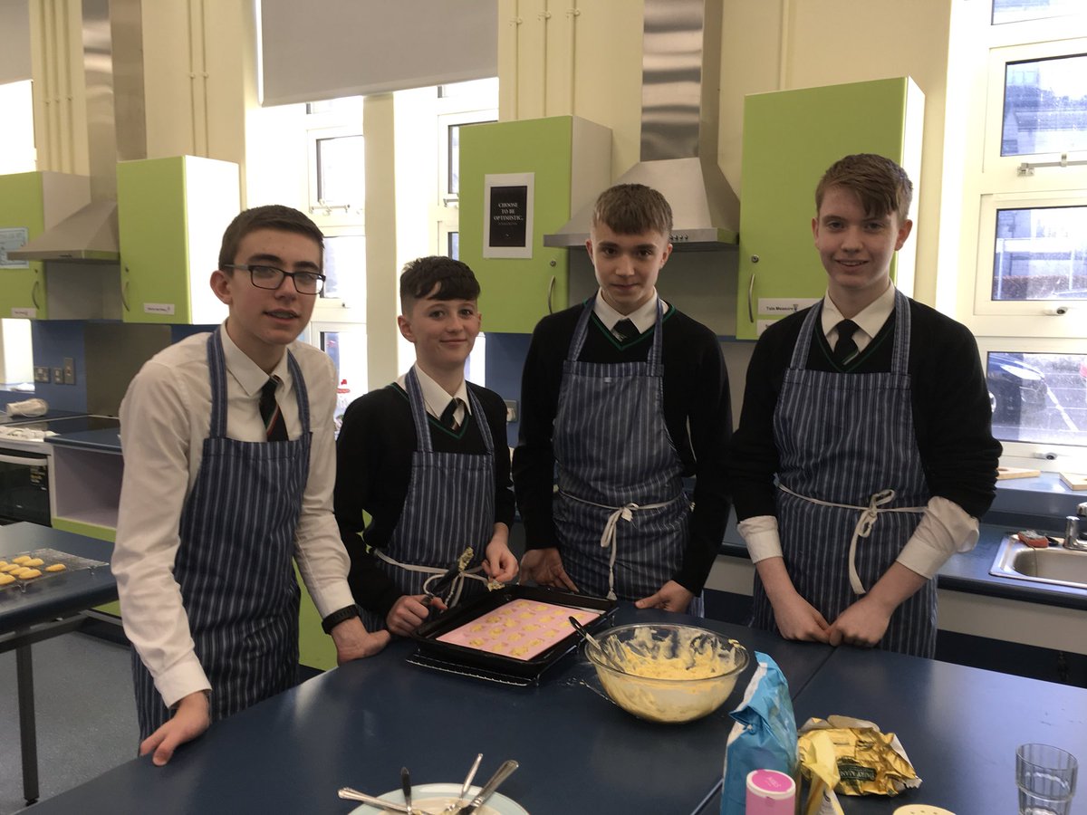SPGSLovingLangs's tweet photo. Getting ready for Francofest, baking our speciality Madeleines! #crosscurricularfun #cuisinedefrance #expertsenmadeleines #selfieavecunestar #aucomptoirdessouvenirs #francofest2020 @NICILT @benoitledevedec @stpatsarmagh https://t.co/6rMHKZiRhp