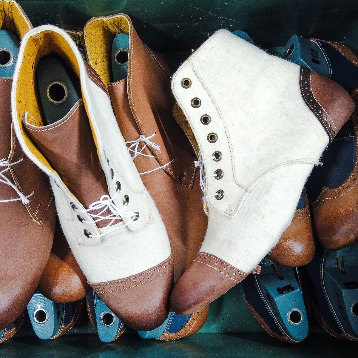 Adro_Shoes's tweet photo. 👞⚙️ #PedidoEspecial listo! 

#AdroArtesanal #zapatosartesanales #diseñomexicano #hechoamano #hechoenmexico #piel #shoestagram #shoesoftheday #shoelover #shoemaker #shoeporn #shoesaddict https://t.co/rZtP3Je0xq