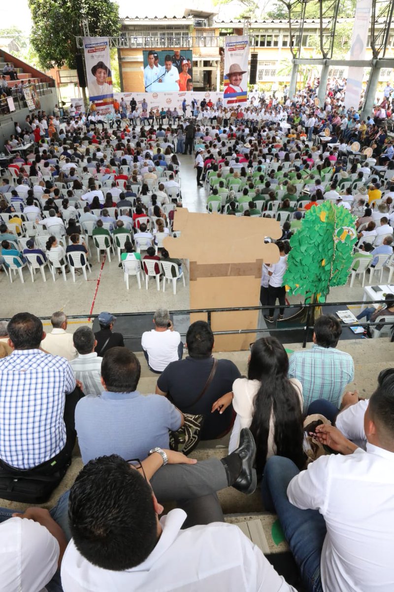 CundinamarcaGob's tweet photo. "No podemos hablar de verdadero progreso si este no se refleja en mejores ingresos para nuestros campesinos. Con la Agencia Comercial de Cundinamarca haremos grandes inversiones y todas ellas estarán enfocadas en su bienestar." @nicolasgarciab #LaRutaDelProgreso #Tequendama https://t.co/c3mj7nia7w