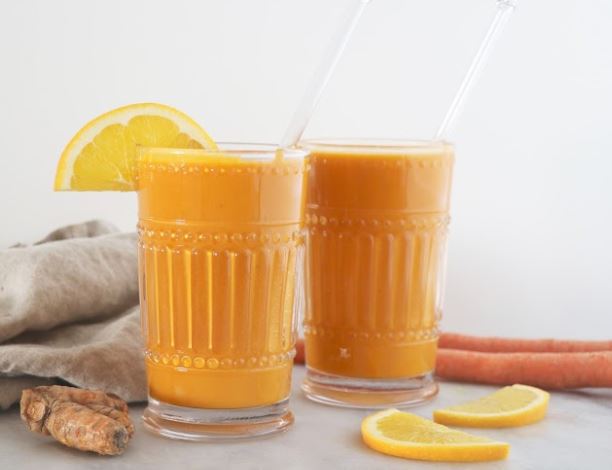 LimoneiraCo's tweet image. Give your immune system the boost it needs this time of year with this Orange Carrot Turmeric Smoothie! Delicious, nutritious, and oh so easy! 

Recipe found at: healthygrocerygirl.com/blog/3-heart-h…

#limoneira #naturespharmacy #takeahealthystand