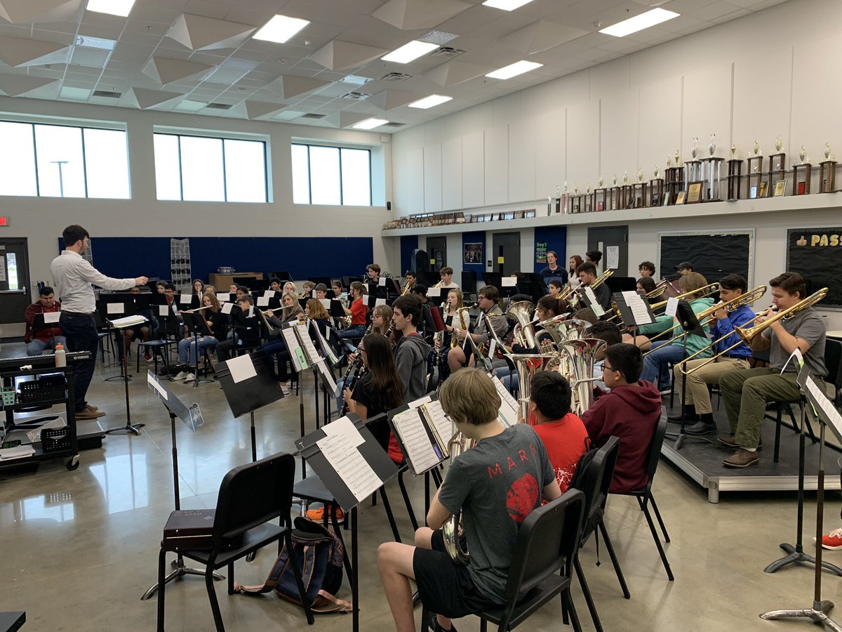 MsButlerBand's tweet photo. @EVPatriotBand and Tippit Alumni are back at their old stomping grounds today to play some jams with the current @TippitTitans! Great day in @GeorgetownISD https://t.co/U8y1wqfxiO