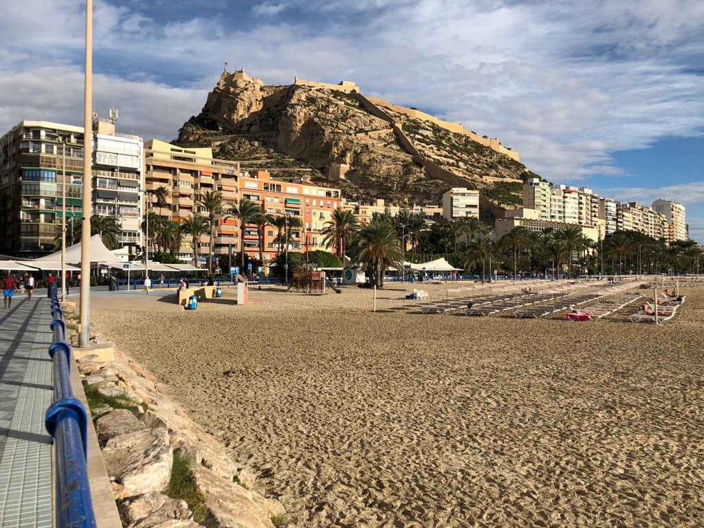 agencia6news's tweet photo. La Generalitat asegura que en 2019 la Comunidad Valenciana ha batido todos los récords de turistas llegados a Alicante, Valencia y Castellón
#turismo #record #Alicante #Valencia #Castellon #mentira #riqueza #empleo #labora #servef #miseria
https://t.co/S9UnZmIPy3 https://t.co/ENLhTtMM3b