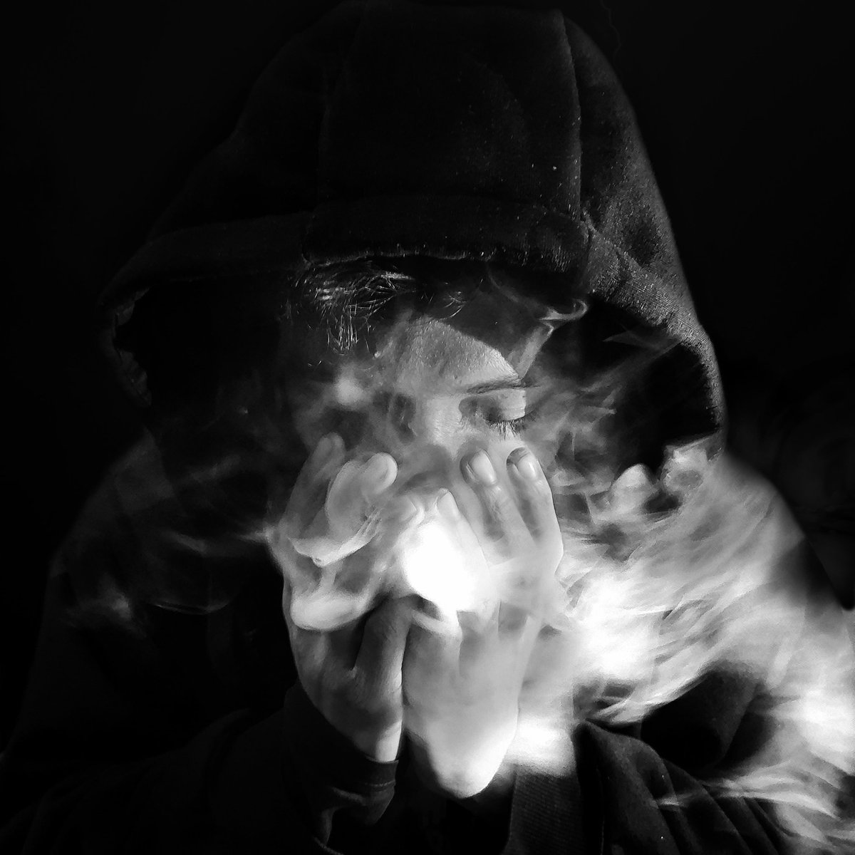 mrbapi_'s tweet image. Nowadays I am fading away. I like the smoke.