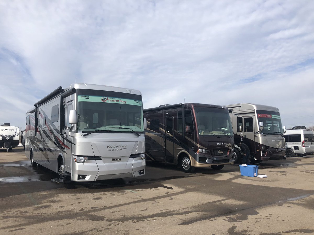 MidwayRV's tweet photo. It was a beautiful day to move into the #MARVAC Detroit RV Show!
Doors will Open this Wednesday, February 5 @ 2pm! Stop in and see us!
We are featuring units from,#Newmar, #Pleasureway and #RegencyRV! https://t.co/eaQfKP2L75