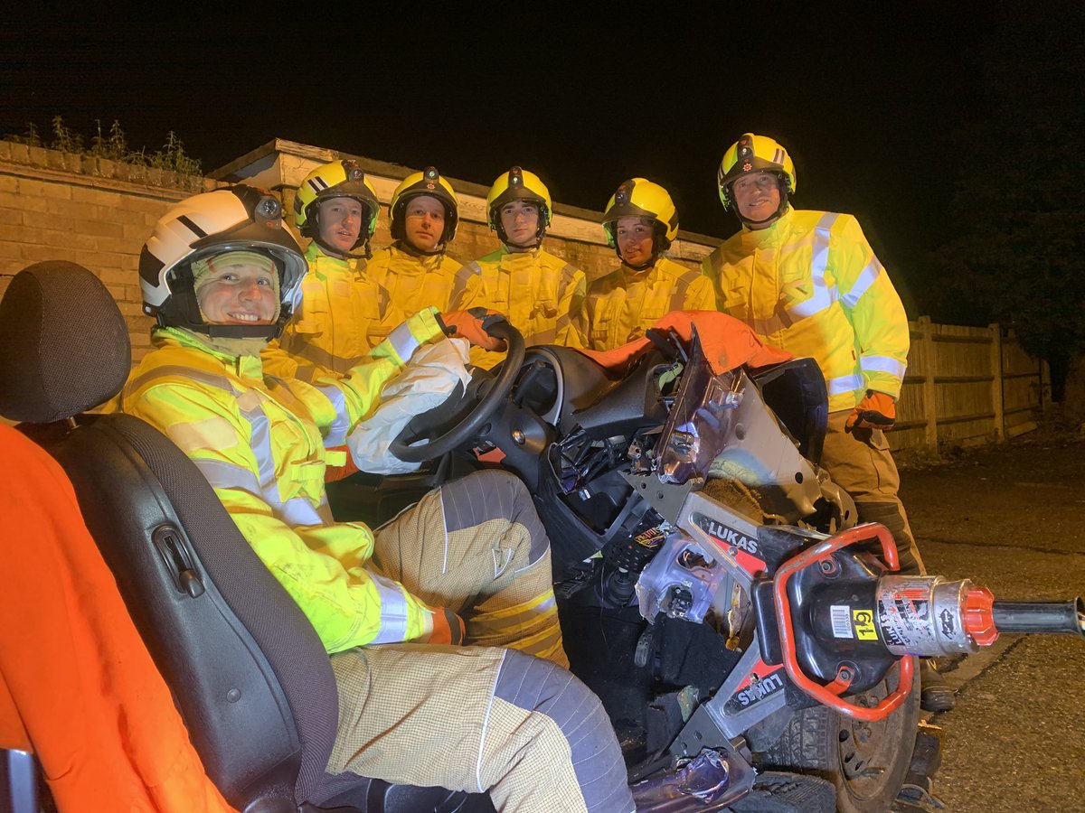 MarkyateFire's tweet photo. Tonight @MarkyateFire are practicing their RTC skills. #firefighter #operationready #whataposer https://t.co/lDwF2VzwnC
