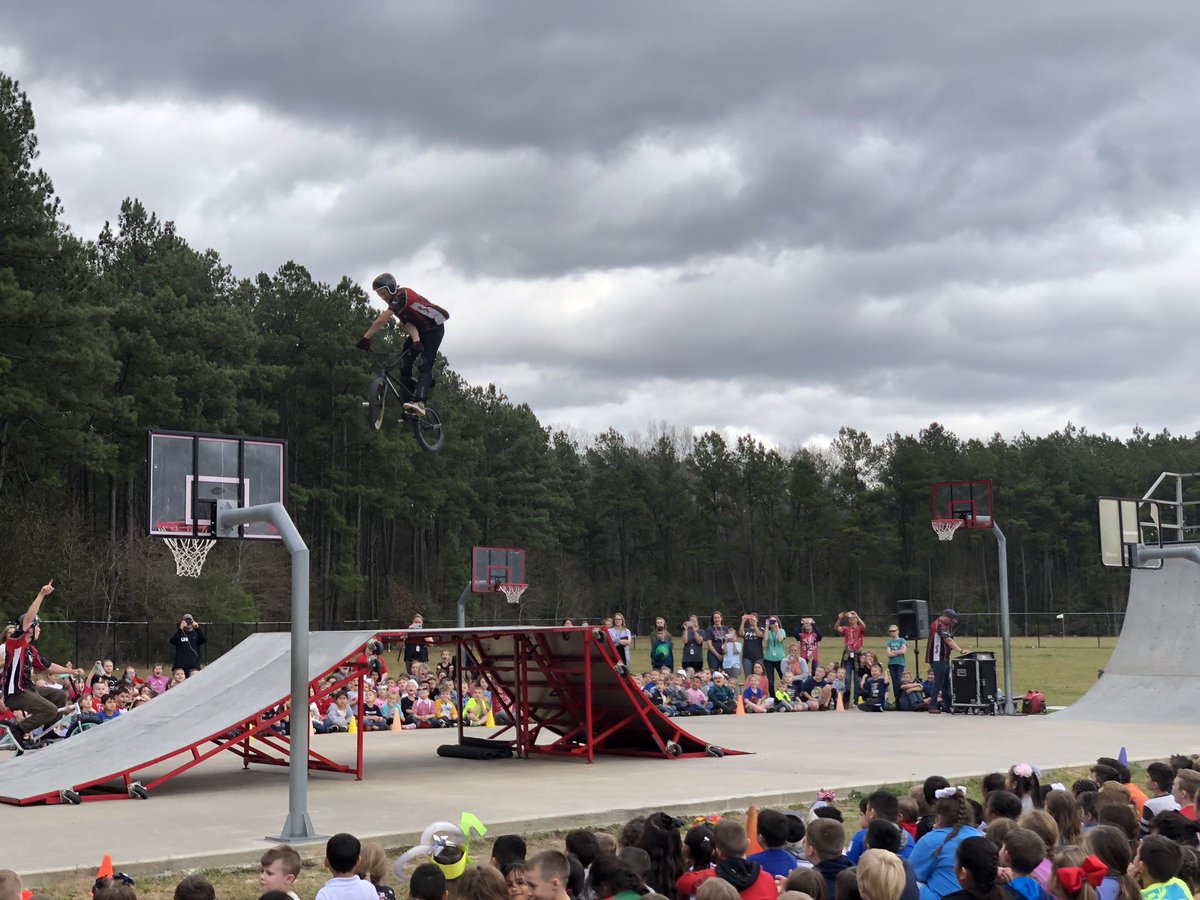 NPorterpan's tweet photo. Students at PWE were visited BMX Pro Tricks to learn about bike safety and good character @PWE_Splendora @SplendoraISD https://t.co/hH0lBmXvKU