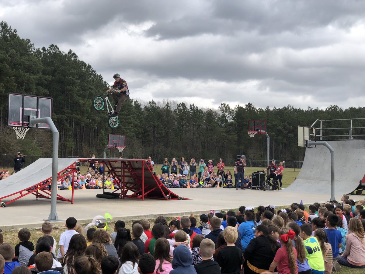 NPorterpan's tweet photo. Students at PWE were visited BMX Pro Tricks to learn about bike safety and good character @PWE_Splendora @SplendoraISD https://t.co/hH0lBmXvKU