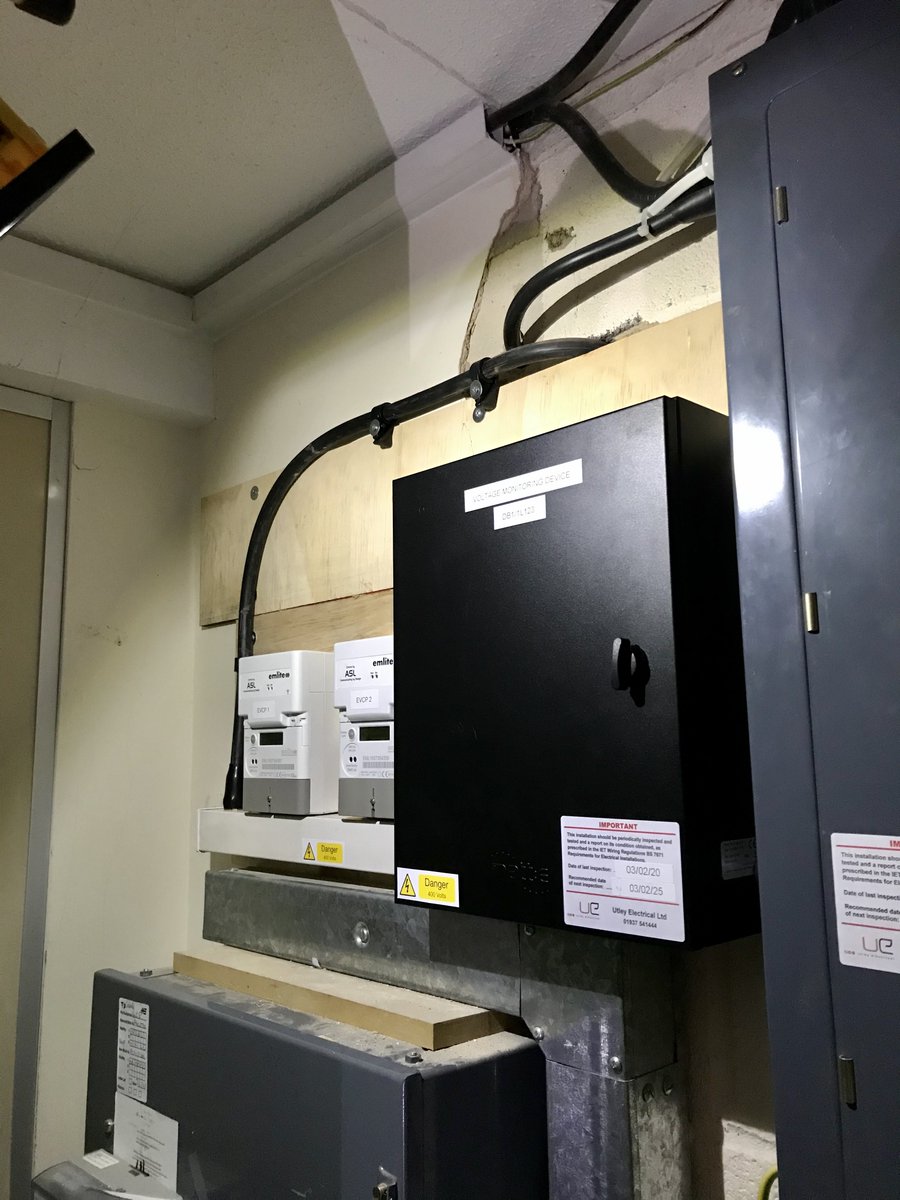utley_ev's tweet photo. Completed this #Rolec #SecuriCharge install today down in Bicester Oxfordshire!!
2 x 7.2Kw Type 2 Charge Points with a VMD unit for good measure.
Another great bunch of guys to be working along side thank you Calpeda UK ๐๐ป https://t.co/dFiNxY4DYi