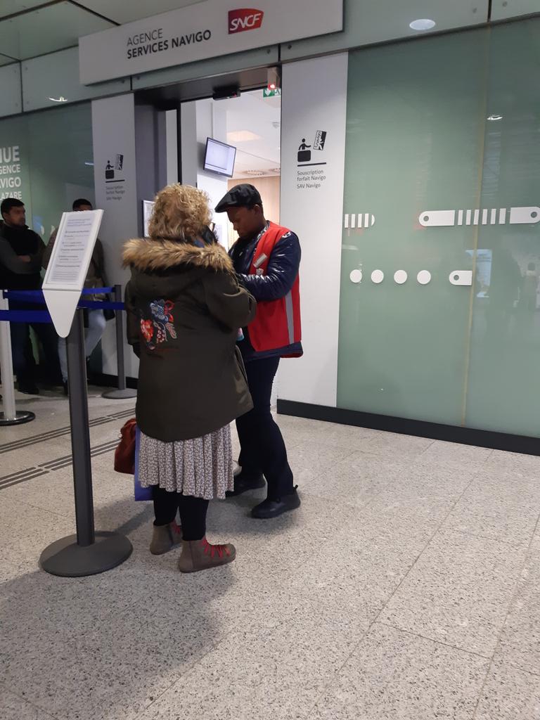 2_agents's tweet photo. En gare de #parisstlazare nos agents sont présents pour votre entière satisfaction, n hesitez pas a les solliciter pour toutes informations concernant vos abonnements 😊
#lapourvous #parisstlazare https://t.co/GeMdTgmCbX
