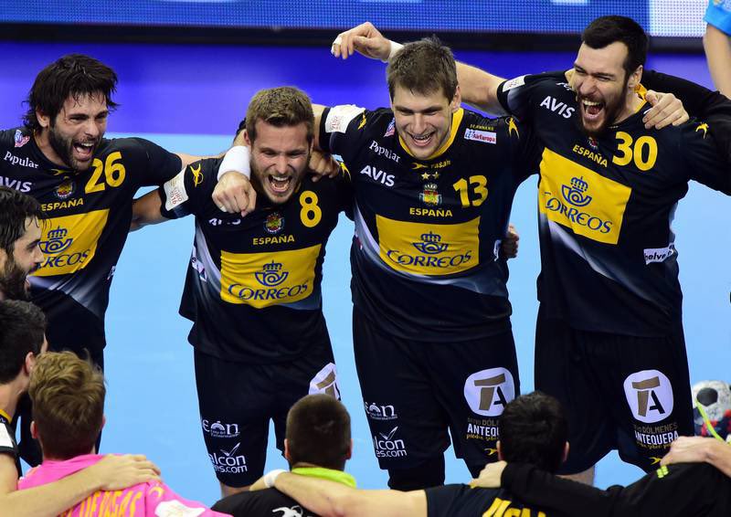 Muy orgulloso de haber vivido juntos momentos tan especiales como este, <a href="/VictorTomas8/">Victor Tomas</a>! El año que viene cuando vuelva estaré deseando ver ese #8 colgado en el Palau. Te lo mereces más que nadie! Un fuerte abrazo, Viti!