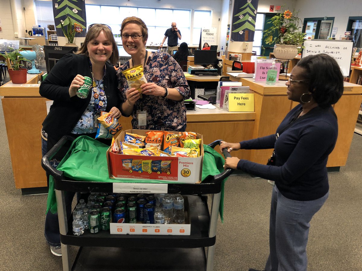 WilderMiddle's tweet photo. We just wanted to say thank you for being at Wilder today!! We love our staff!  #InspiringExcellence #OneSchoolOneFamilyOneCommunity https://t.co/hegKI71B7d