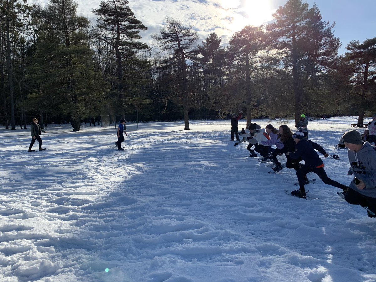 TosCentral67's tweet photo. A beautiful blue sky day for snowshoe trekking.. and racing! @TosorontioPS @SCDSB_Schools https://t.co/h3ItKr0Ooj