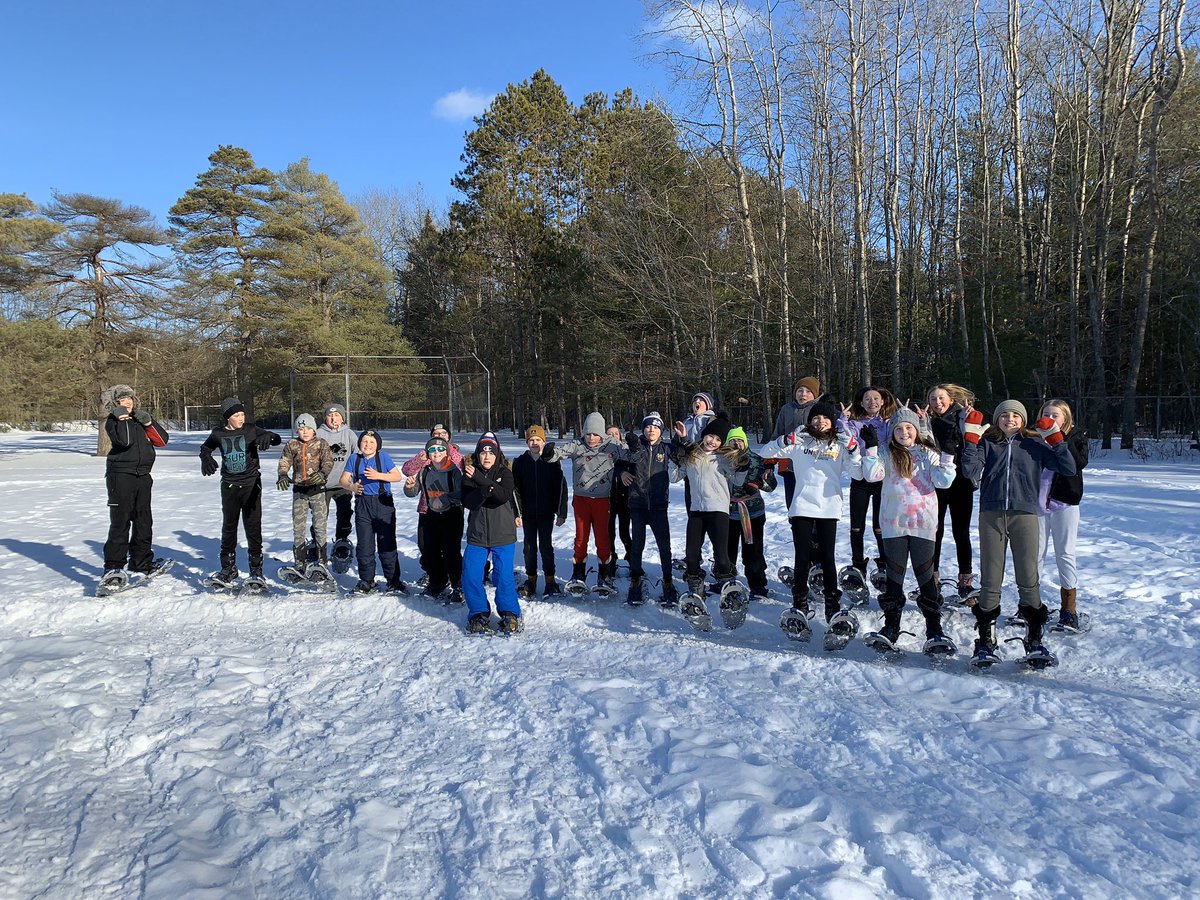 TosCentral67's tweet photo. A beautiful blue sky day for snowshoe trekking.. and racing! @TosorontioPS @SCDSB_Schools https://t.co/h3ItKr0Ooj