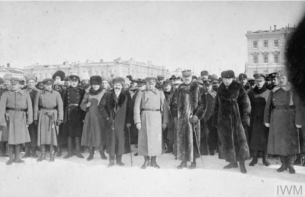 1919 г. Адмирал Александр Колчак в сопровождении офицеров союзников (французы, японцы), на параде в Омске.