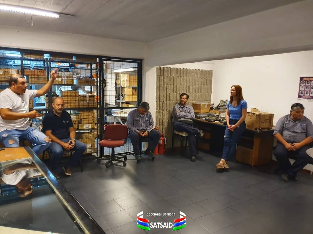SATSAIDcordoba's tweet photo. #Asamblea 👥🔉con los compañeros de @supercanal_tv Córdoba
#AcciónSindical 👉@ale_rossi_ok
#SecretaríaDePrensa @sabrisat
#SecretaríaDeCapacitación
👉@javo___javi___javier
#SatsaidCba 🇦🇷✊🏻 #DefendiendoDerechos ✊🏻 https://t.co/RPqs9nJd9T
