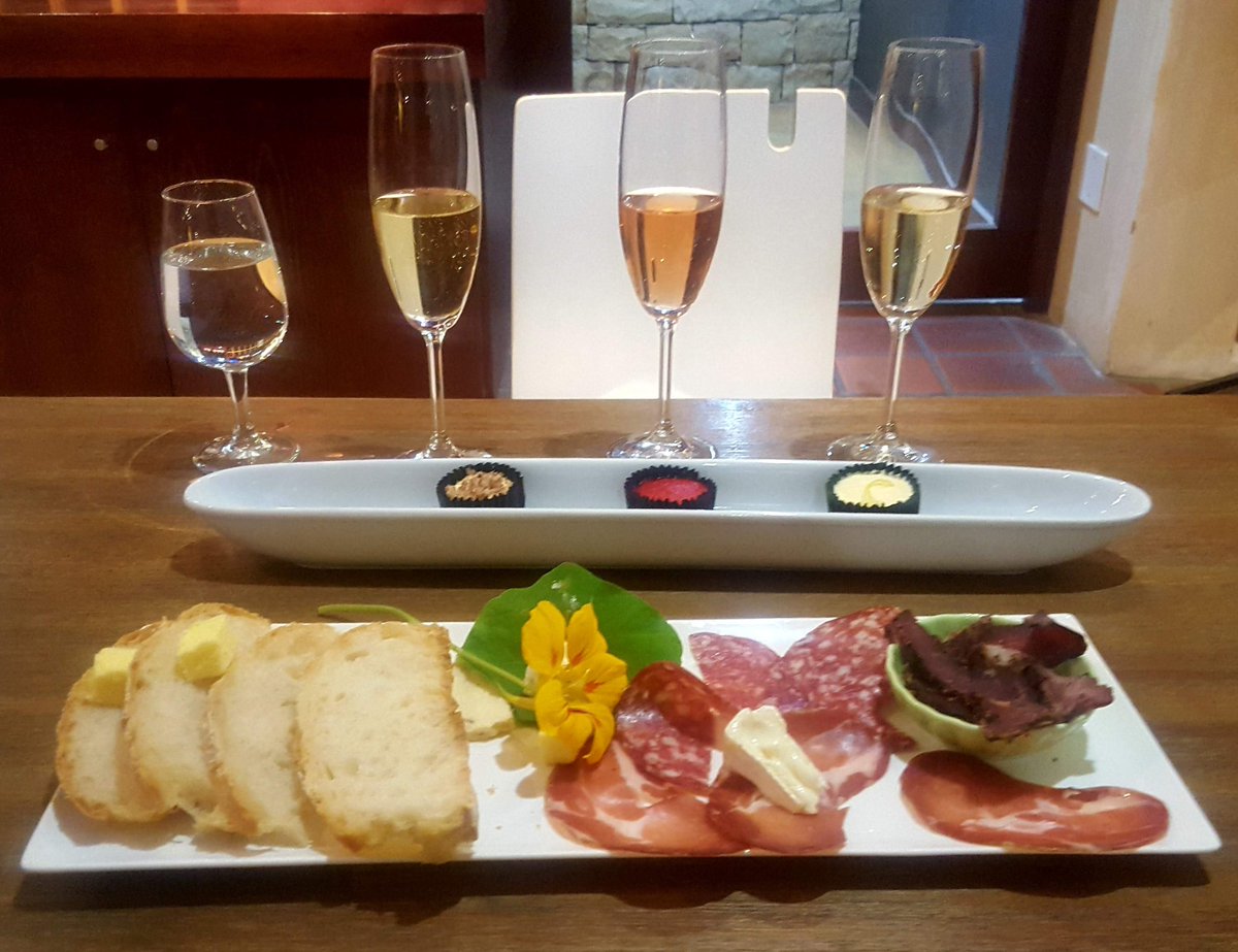 CocoChristineW's tweet photo. @KWVEmporium  #MCC and #Cheescake pairing https://t.co/GbaRai66ue