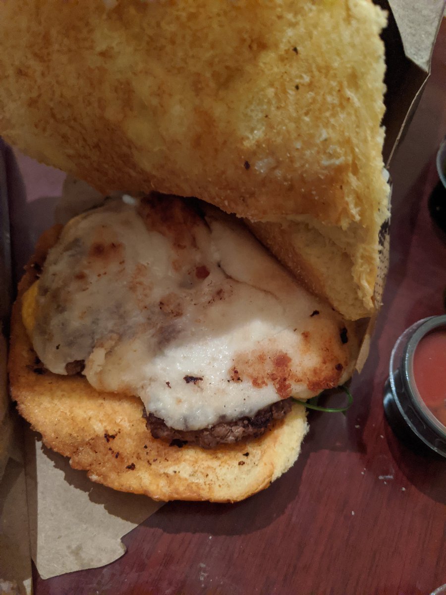 Taniapm3's tweet photo. @TheGoodBurger vergüenza de servicio en TGB de Castellón (Avda Rey Don Jaime) esto es un pedido de 30 euros 🤦 https://t.co/KMQUK4LNbx