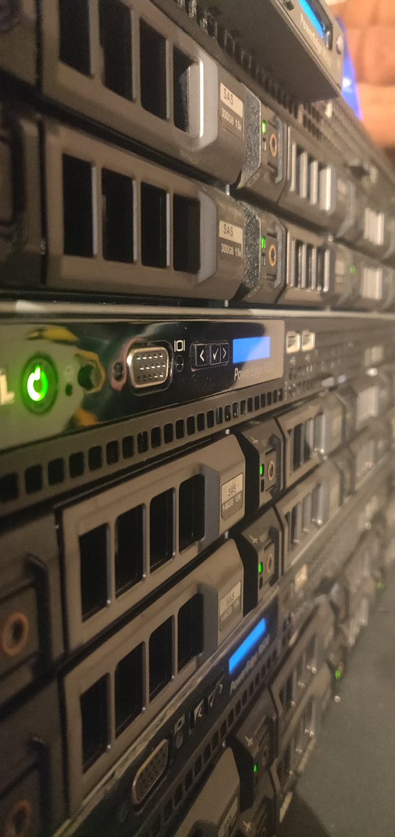 gadine89's tweet photo. En cours de déploiement d'une infra pour un support DCIM francophone des solutions @SunbirdDCIM. https://t.co/5kireCnTGy