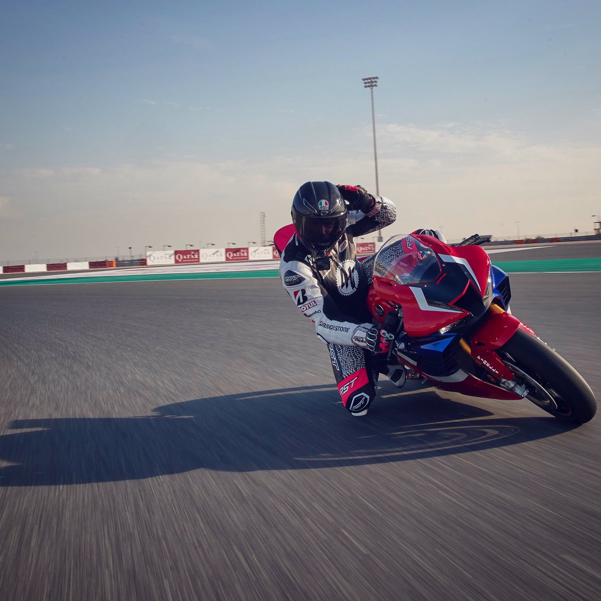 F4G4N's tweet photo. Been a pretty rampant 7 days both on and off the track; Qatar on the new βBlade and straight to Portimao for the 2020 Super Duke R
But now... onto more important things. Itβs Budget Bike Battle time - time to smash that R1 #TeamK6 #Benidorm #BBB4 https://t.co/rFhHpmgLDa