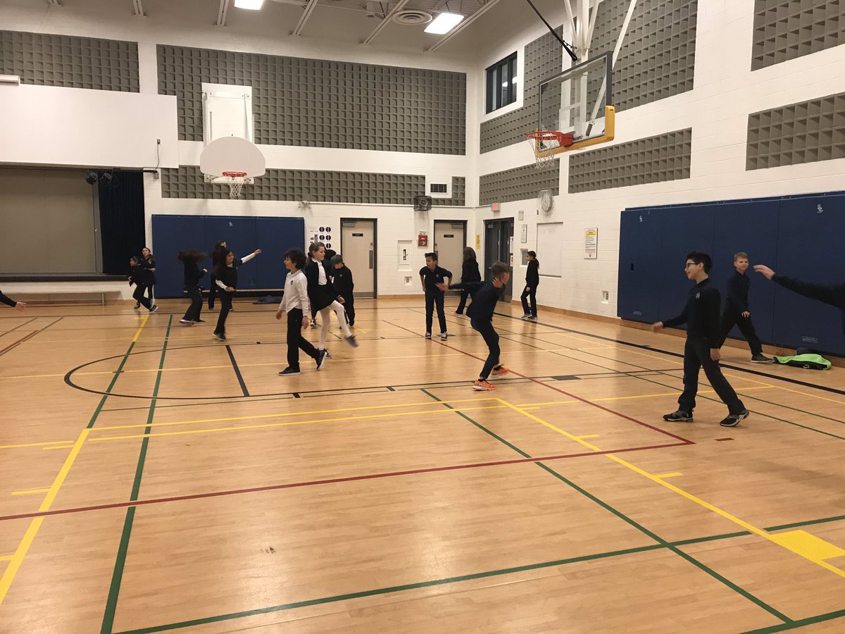 MrsMartinGr5's tweet photo. Getting our groove on in physed #dancemoves #differentmovements @StMaryOakville https://t.co/wUtUWixX3P