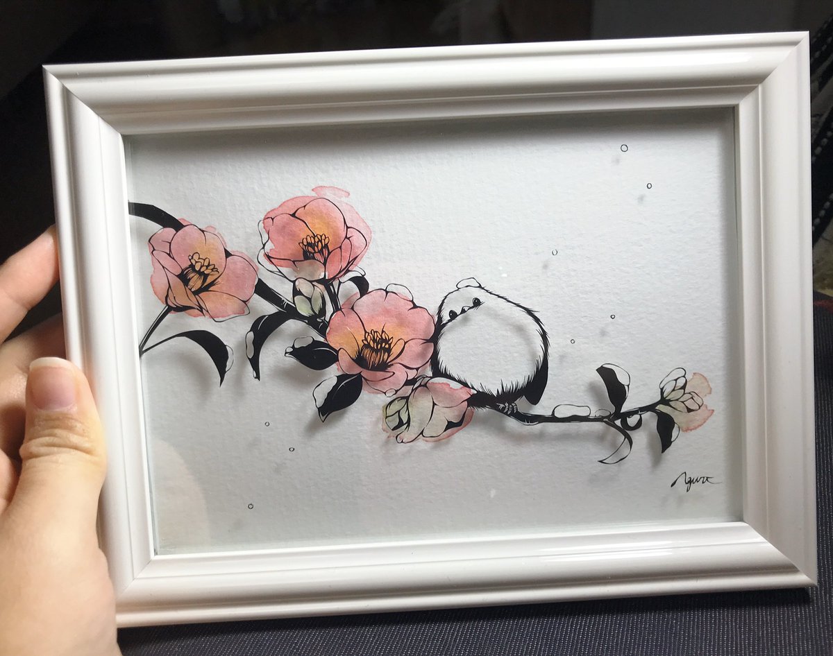 切り絵作家 椿あぐり 濃黒切り絵展21 アトリエキプリス V Twitter シマエナガちゃんと椿 とっても可愛い子を作らせていただきました オーダー作品となっております オーナーさんに掲載については許可もいただいて満を辞しての公開です O O 切り絵
