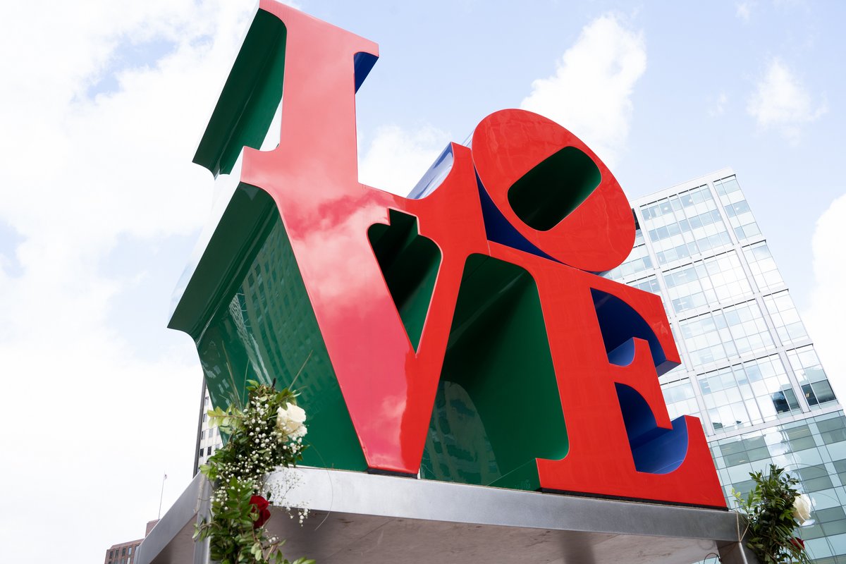 the love sculpture with flowers