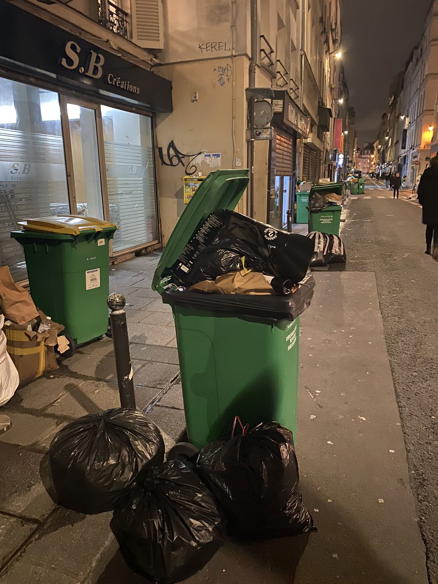 JeffLang2VIP's tweet photo. Euuuh @Anne_Hidalgo c’est bien beau de vouloir la mairie, mais il faudrait peut être s’occuper de la ville ... #ParisPoubelle #CaDeborde https://t.co/LuQJWQl23O