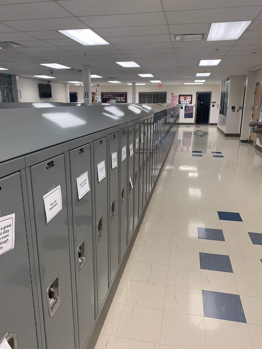 JJcounselor's tweet photo. We’re ready for day two! #MentalHealthAwareness Week by our @sourcesstrength peer leaders! @JML_MS_Official https://t.co/vv43OIk0fn