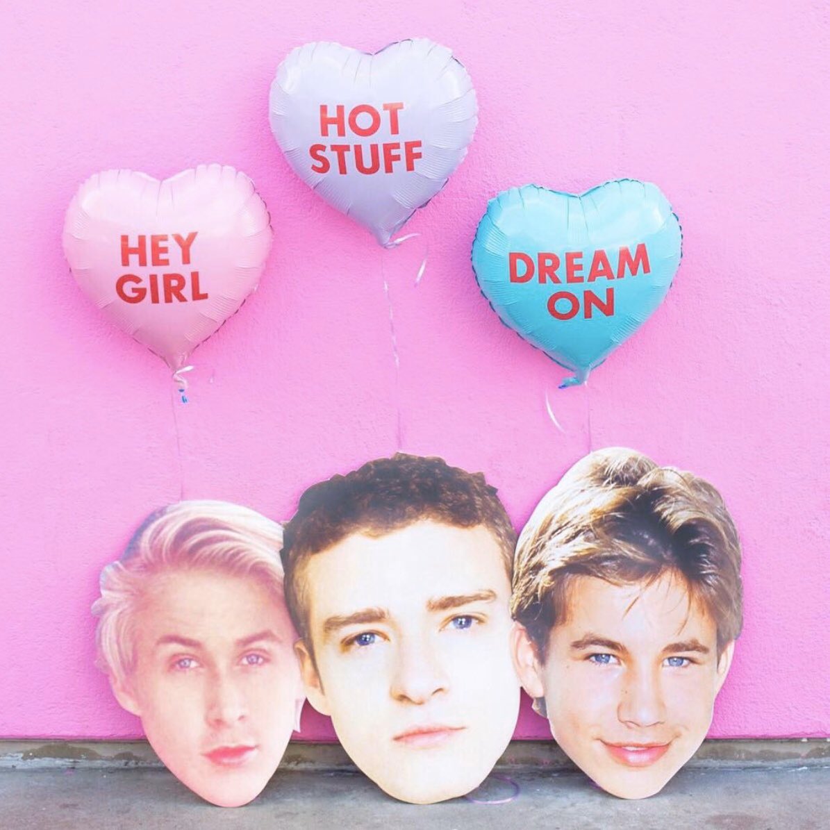 getcrowdsigns's tweet photo. We 💝 this DIY Valentine idea from @StudioDIY:
1) Order a heart shaped balloon. 🎈 
2) Order a BigFace sign of your Valentine from https://t.co/9433cHR3jo 🔥 
3) Attach your Valentine to the balloon &amp; tada! 📎 ⠀⠀⠀⠀⠀⠀⠀⠀⠀⠀⠀⠀
#CrowdSigns #StudioDiy 📸: @JeffMindell https://t.co/7xs8mWIDmi